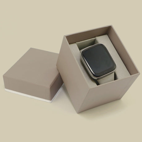 Caixa minimalista com
design moderno, perfeita
para guardar relógios.