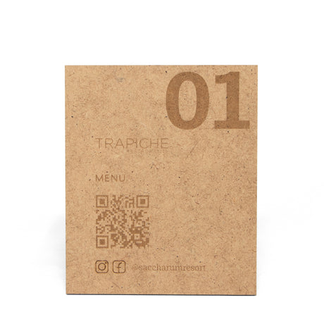 Identificador de mesa com menu digital (QR Code), em madeira MDF kraft.