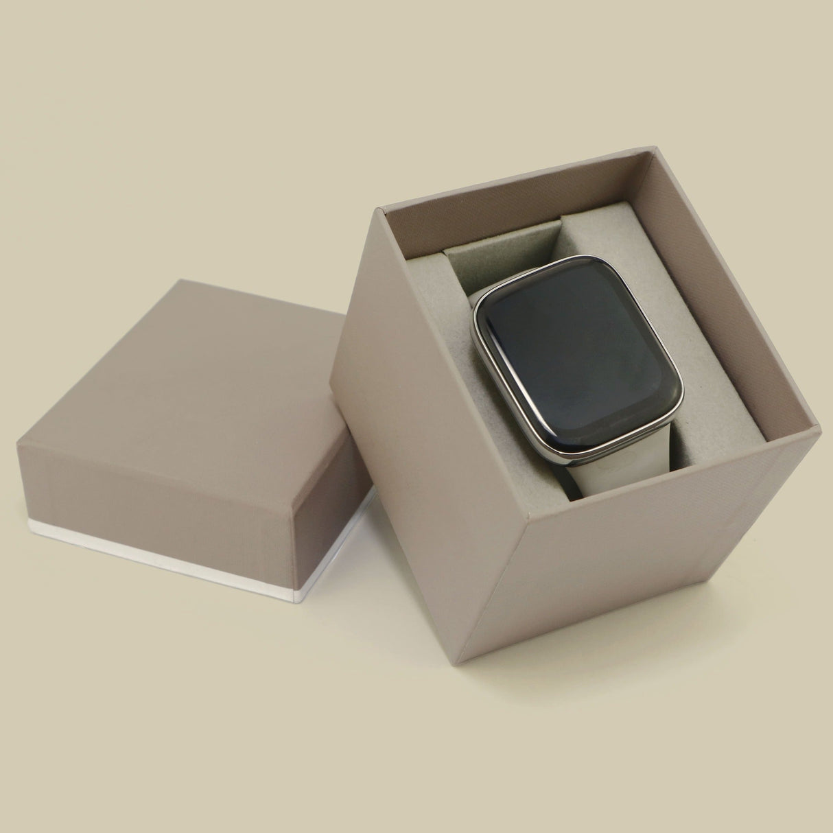 Caixa minimalista com
design moderno, perfeita
para guardar relógios.