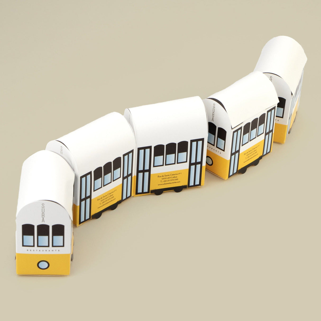 Caixas criativas em formato de elétrico, com design original e funcional.