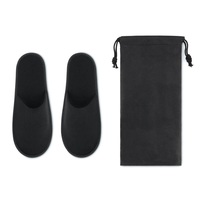 Paire de tongs dans un sac