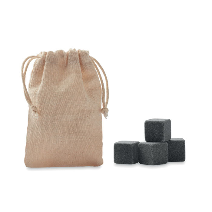 4 glaçons dans un sac